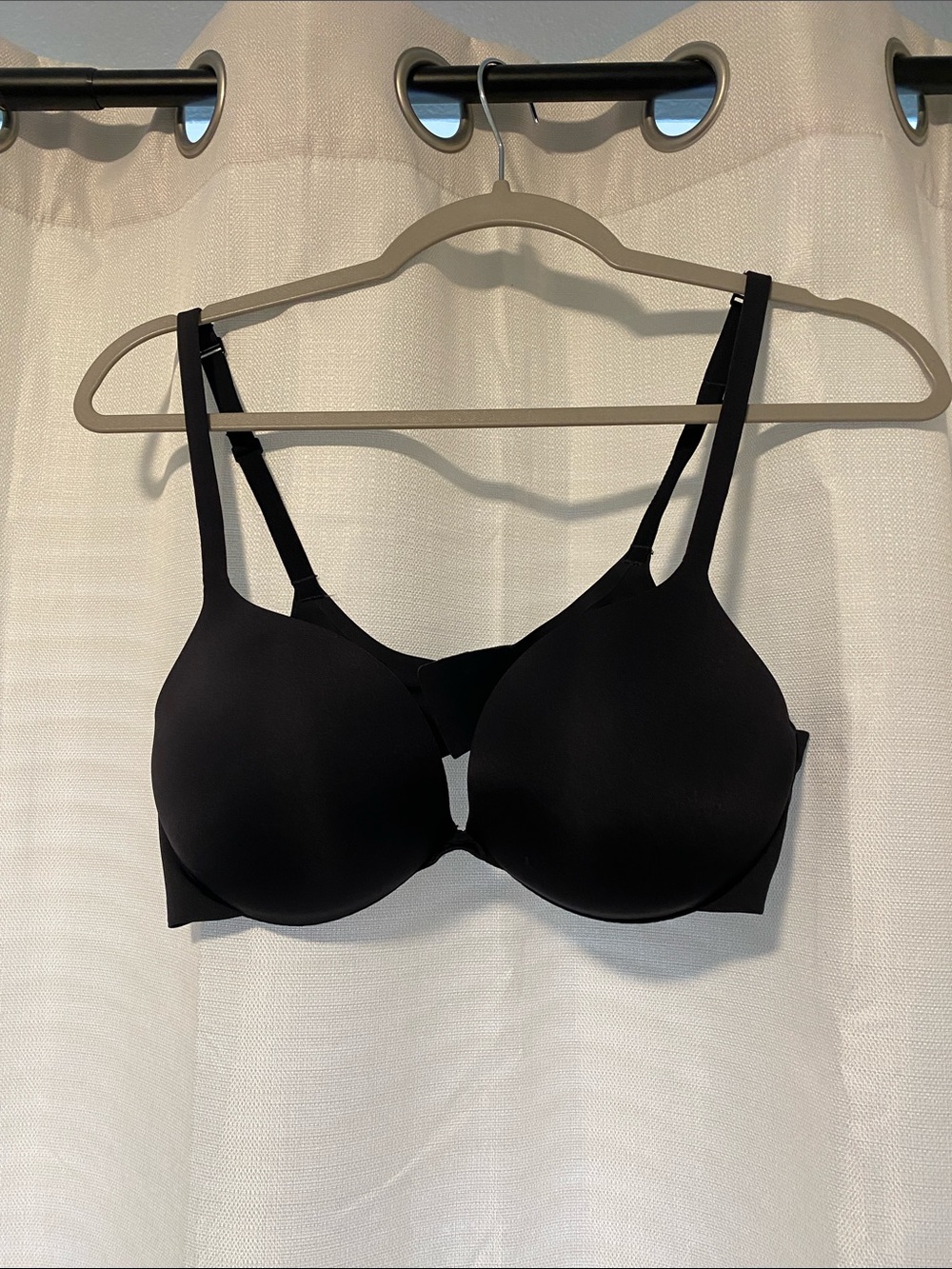 SKIMS Black Seamless T-Shirt Bra with Push Up Molded Cups and underwire size 36C